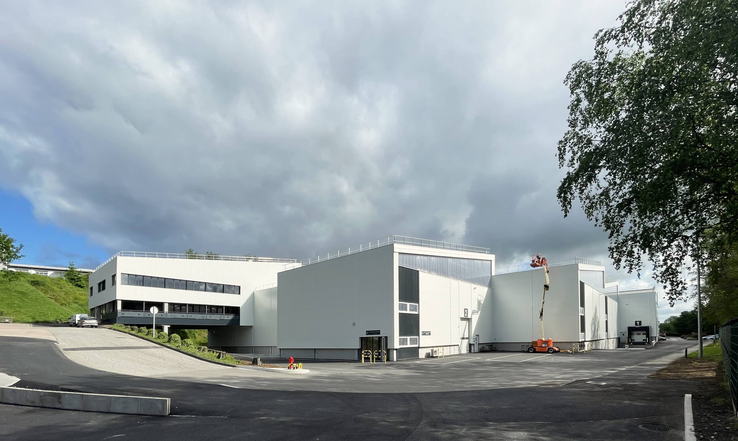 Plateforme logistique Arquus à Limoges, grande halle industrielle